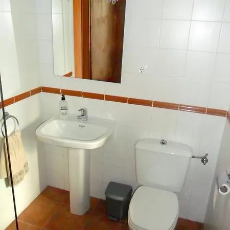 2 Bedrooms With Wifi At شقة